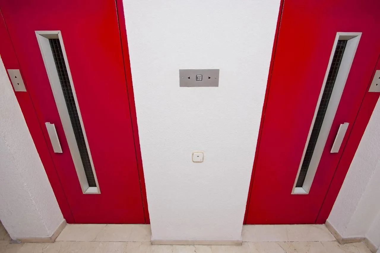 Barcelona City North Hostal Guest house