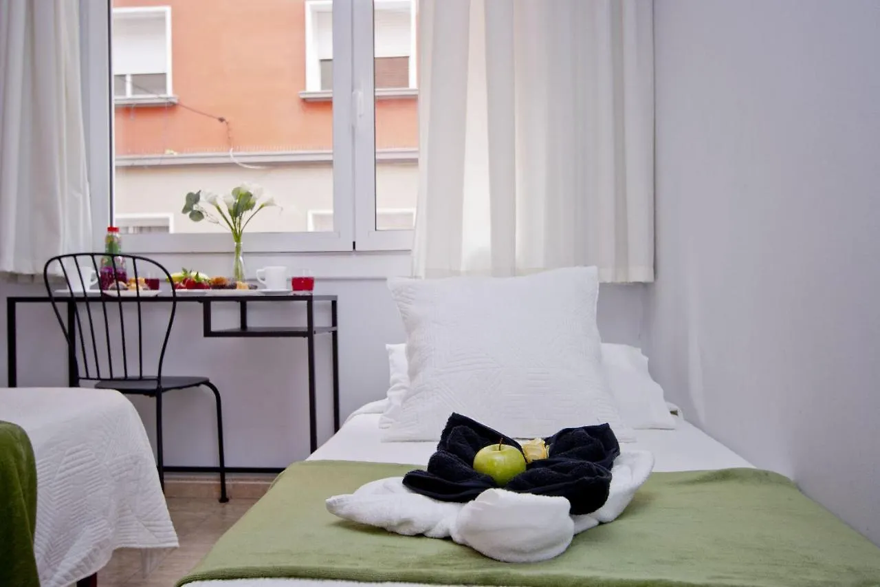 Barcelona City North Hostal 2*,  Spain