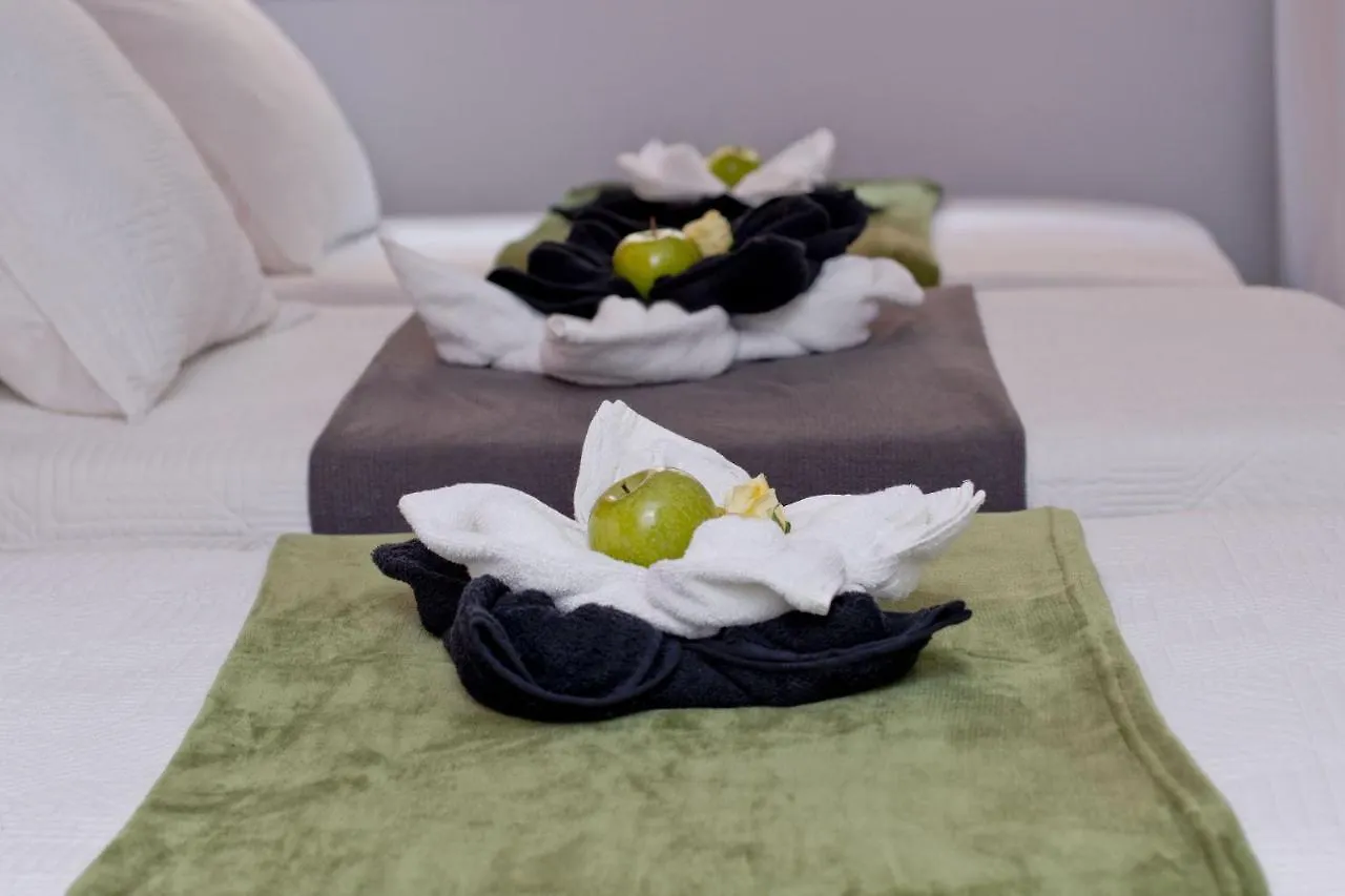 Barcelona City North Hostal Guest house
