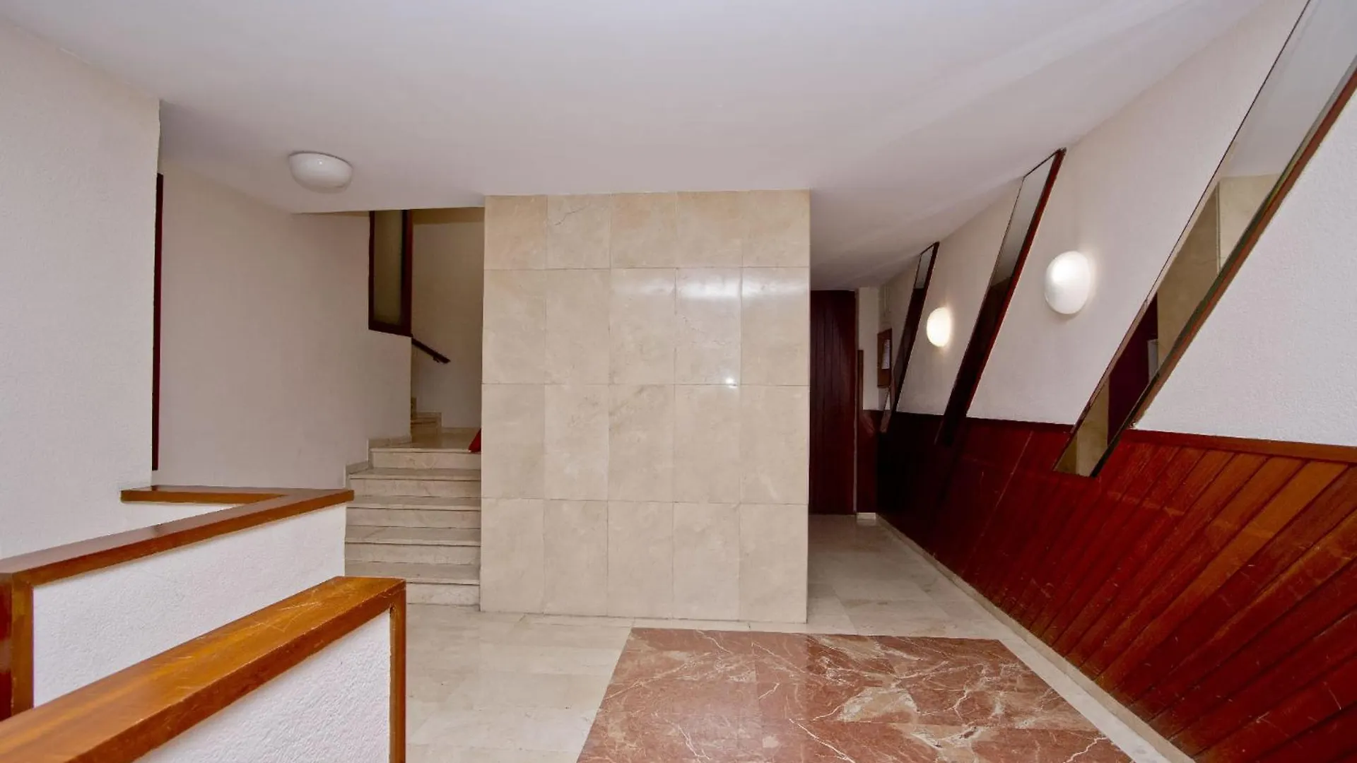 Barcelona City North Hostal Gæstehus