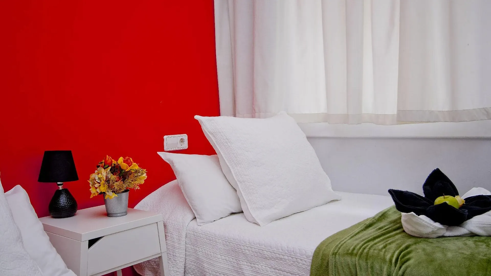 Barcelona City North Hostal